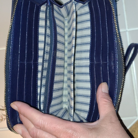 Dooney & Bourke Navy Blue Large Wristlet-Pre-loved. - Picture 5 of 12